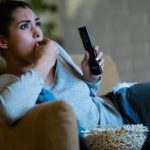¿Ves demasiadas series? Cómo saber si es adicción y qué puedes hacer al respecto