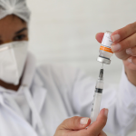 ¿Por qué los vacunados también se contagian de coronavirus? (y no es que que las vacunas no funcionen)