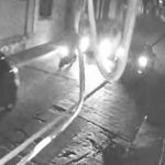 Graban cuando motorista es arrollado por vehículo que circulaba a excesiva velocidad