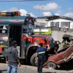 Irá a juicio el piloto del bus que causó la muerte de tres integrantes de una famila en un accidente múltiple en Xela