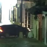 Impactante video revela cuando automóvil arrolla a una persona en Antigua Guatemala y capturan al piloto durante persecución