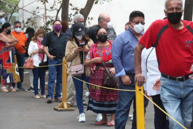 Mayoría de pacientes internados por variante ómicron no está vacunado