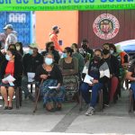 Cientos de personas acuden a vacunarse en la Iglesia de la Recolección y Santa Catalina