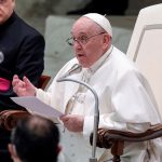 Papa Francisco dice que preferir mascotas en lugar de hijos es egoísmo: “A veces tienen uno y ya, pero en cambio tienen perros y gatos”
