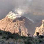 Volcán Santiaguito: captan desde su cráter el impresionante momento en que el coloso hace erupción