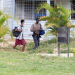 “Déjennos continuar”, cientos de migrantes cruzan frontera con Honduras