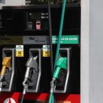 MEM detalla razones por las que precios de combustibles continúan al alza y revela cuándo finaliza el subsidio al gas