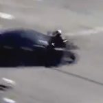 Video: Motorista escapa a toda velocidad de la policía y muere en brutal accidente