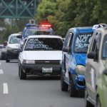 Transportistas mantienen en pie el bloqueo de carreteras para pedir la derogación del acuerdo que los obliga a pagar seguro