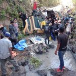 Tragedia en Sumpango: Autobús cae a barranco y deja al menos cinco muertos
