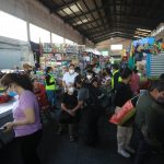 Promueven vacunación en mercados de la capital, que se encuentra en alerta roja ante incremento de casos de covid-19
