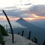 Vientos arremolinados, volcanes cubiertos de escarcha, lluvia y granizo: esto explica el Insivumeh sobre fenómenos climáticos