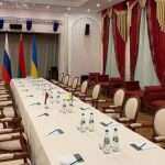 Ucrania y Rusia: Zelensky pide un alto al fuego mientras delegados rusos y ucranianos negocian cerca de la frontera con Bielorrusia