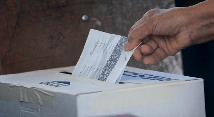 Costa Rica elige presidente entre 25 candidatos y sin favoritos