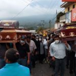 Pobladores dan el último adiós a tres guatemaltecos asesinados en México