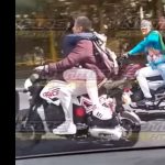 Graban la forma imprudente en que una pareja viaja en motocicleta en la ruta al Atlántico