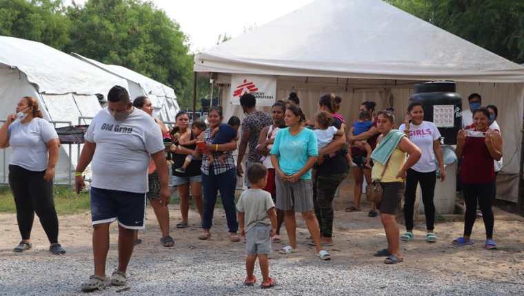 Autoridades desalojan un campamento de migrantes en el norte de México