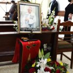 Despiden a monseñor Gerardo Flores, quien luchó por los desplazados de la guerra y los más desprotegidos