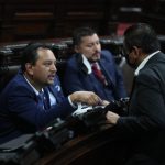 Esto contienen las iniciativas que buscan minimizar el impacto en el precio de la gasolina en Guatemala