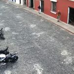 Videos: Pilotos de carros particulares, motos y un tráiler, entre los involucrados en accidentes en Antigua Guatemala