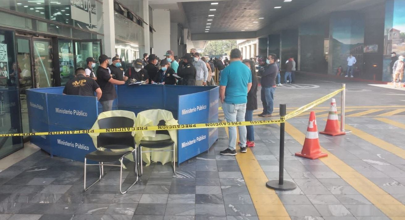 Muere en el Aeropuerto: Pasajero que arribó a La Aurora, procedente de Estados Unidos, sufrió un paro cardiaco