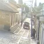 Graban cuando motorista fue arrastrado 50 metros por picop en Antigua Guatemala y autoridades brindan detalles