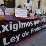 Protestas frente al Congreso y rechazo nacional y extranjero a la Ley de la Vida y la Familia porque consideran que viola los derechos humanos
