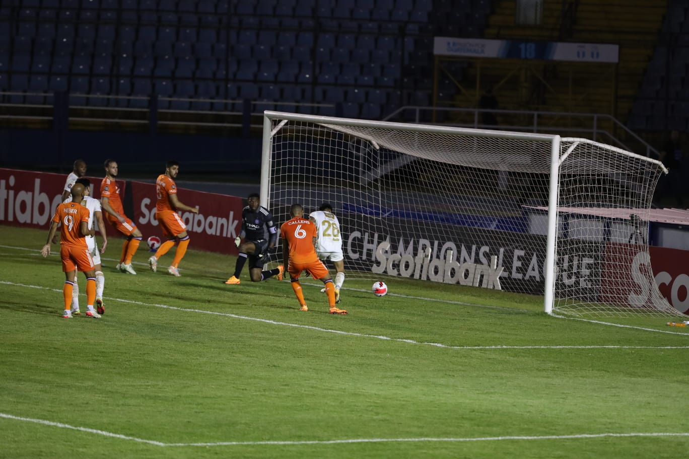 El gol no revisado por el VAR y los cuatro goles que hicieron sufrir al New York City: así fue eliminado Comunicaciones de la Liga de Campeones de Concacaf