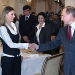 Qué se sabe de Alina Kabaeva, la joven a quien señalan de ser pareja de Vladimir Putin