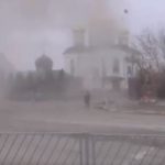 Cámara capta el momento en que Rusia lanza ataque contra civiles que huían de Ucrania