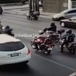 Video: cámara capta fuerte pelea entre motoristas en pleno tránsito