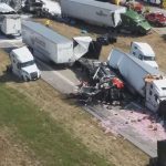 Al menos seis muertos y decenas de heridos en accidente en cadena en Estados Unidos