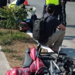 Motorista embiste a agente de la PMT de Villa Nueva, intenta huir y termina detenido