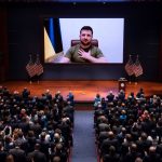 Presidente de Ucrania es ovacionado en el Congreso de EE. UU., en donde pide a Biden que sea “líder de la paz”