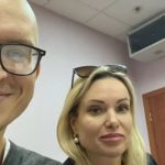 Rusia y Ucrania: quién es Marina Ovsyannikova, la mujer que protestó contra la guerra en uno de los canales más populares de la TV rusa