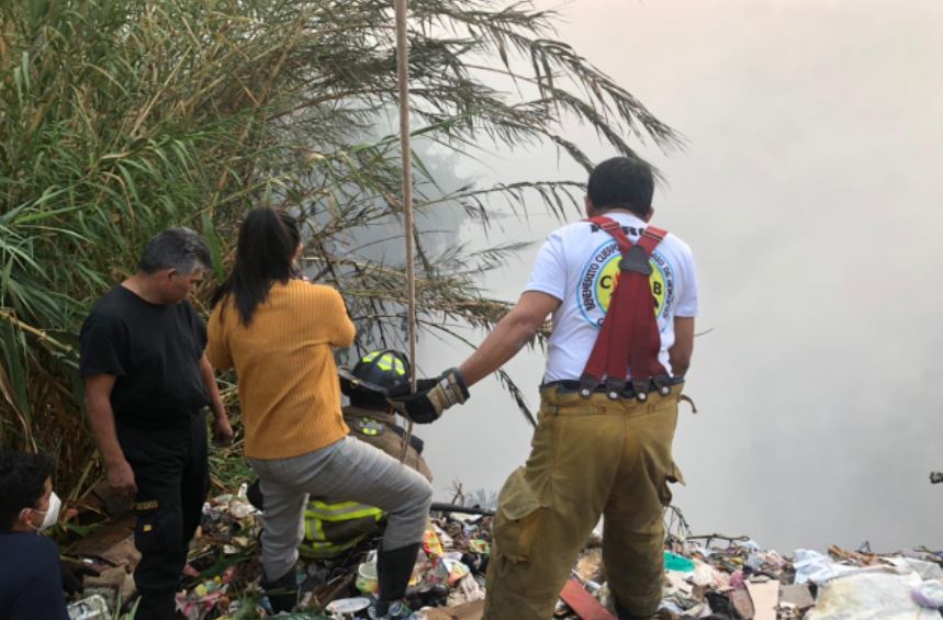 En imágenes: incendio en la zona 1 capitalina amenaza con expandirse a varias viviendas