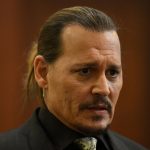 Johnny Depp narra su violenta niñez al lado de su madre, en caso contra Amber Heard