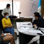 APG condena “ataques” de director del San Juan de Dios contra reportera que da seguimiento a la crisis hospitalaria