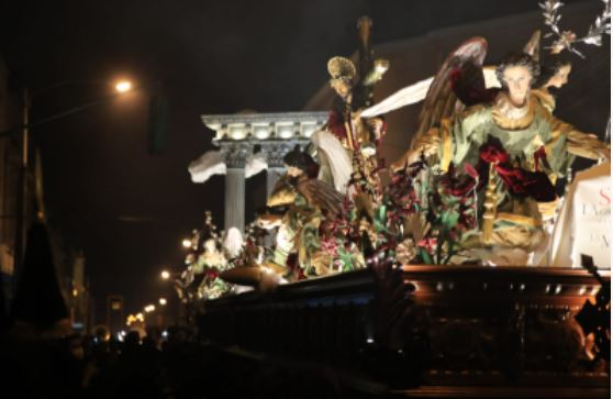 En imágenes: Jesús Nazareno de las Tres Potencias sale de nuevo en procesión a las calles este Lunes Santo