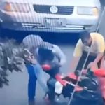 Video: Motorista se distrae y choca contra auto estacionado en área donde ocurrió accidente en la calzada La Paz