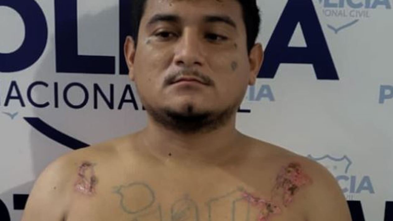 PANDILLERO SALVADOREÑO SE QUEMA LOS TATUAJES