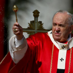 Ucrania lista para “grandes batallas” en el este y el papa pide una tregua de Pascua