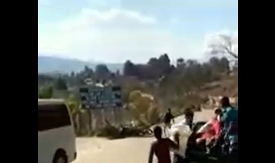 GRABAN ACCIDENTE EN SANTA CRIUZ DEL QUICHÉ