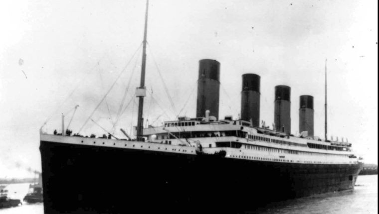 Foto de archivo del transatlántico Titanic cuando sale de Southampton, Inglaterra, en su viaje inaugural. (Foto: Hemeroteca PL)