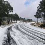Granizo cubre de blanco montañas marquenses