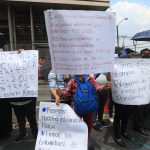 Salubristas protestan frente a los tribunales contra decisión de Salud de retornarlos a forma presencial