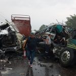 Choque entre autobús, tráiler y camioneta deja un muerto en la ruta al Pacífico