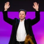 Elon Musk publica frase en latín en Twitter y esto es lo que significa