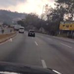 Zigzagueando y sin placas: captan a camión que viaja a gran velocidad en ruta al Atlántico