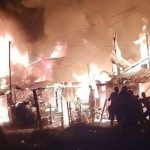Video: Al menos 12 viviendas se incendian en el barrio El Caribe, en Morales, Izabal